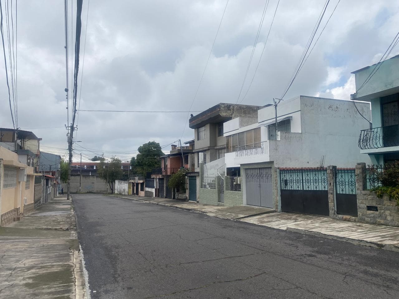 Casa Rentera Independiente en venta sector Kennedy 2 departamentos, 1 suite - 1
