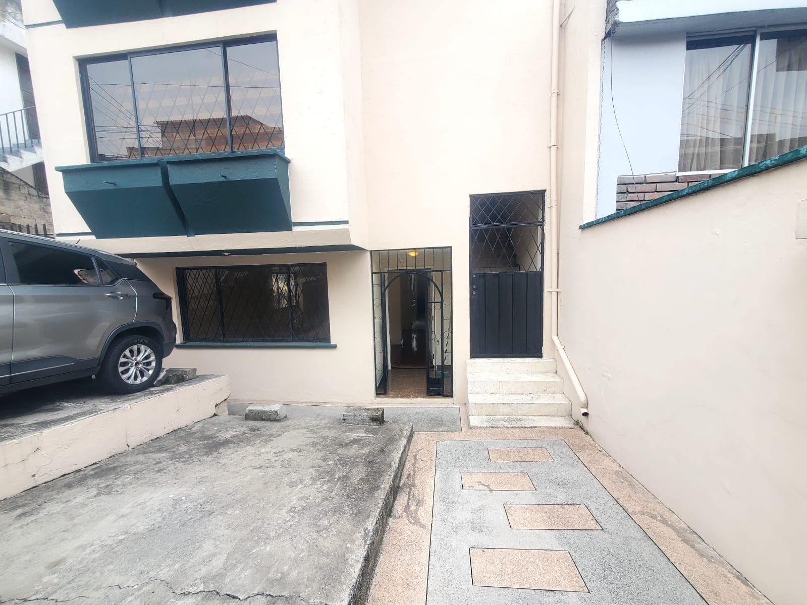 Amplio Departamento Duplex en Venta en Mojas Sector Valle de los Chillos - 1