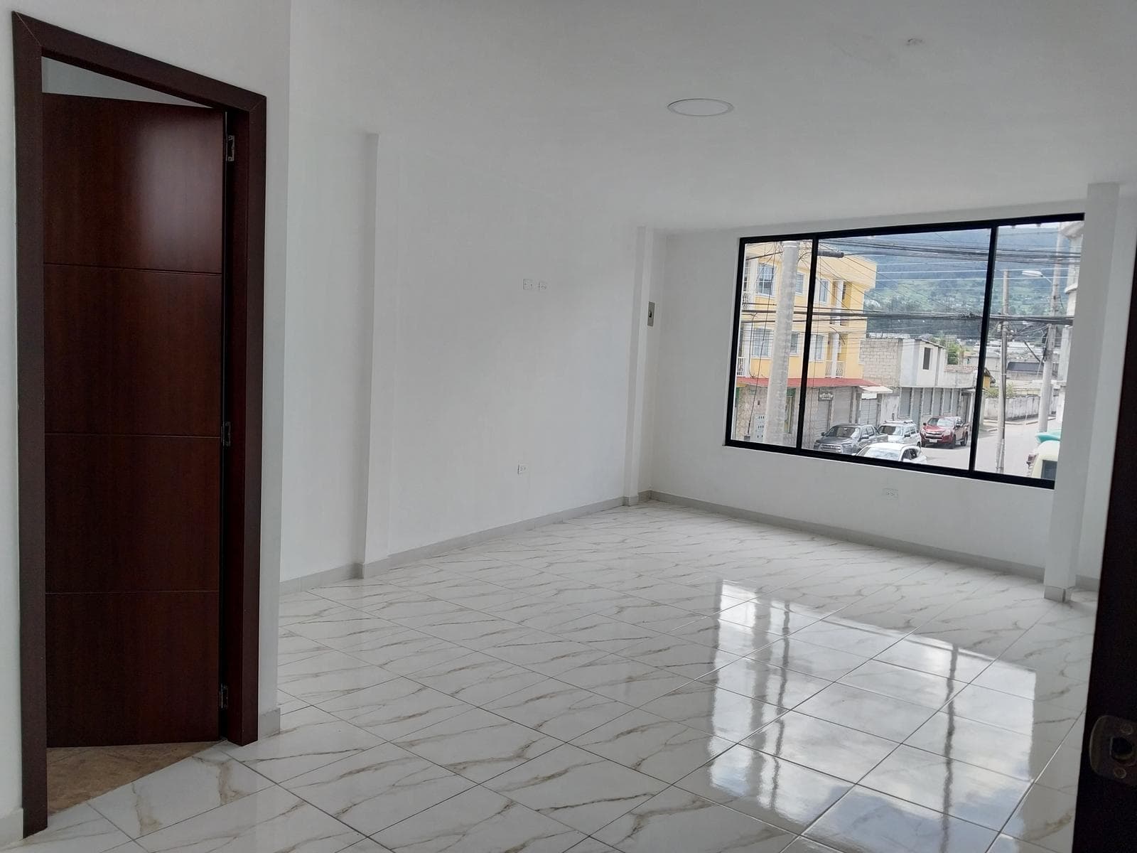 OFICINA POR ESTRENAR EN RENTA SECTOR SANTA ISABEL, AMAGUAÑA - 1