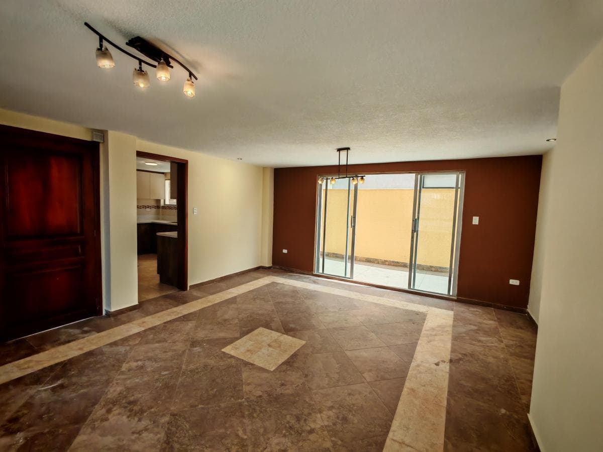 Departamento 2 habitaciones San Carlos • 100 m² + 48 m² Patio • 2 Parq + Bodega • Remodelado - 1
