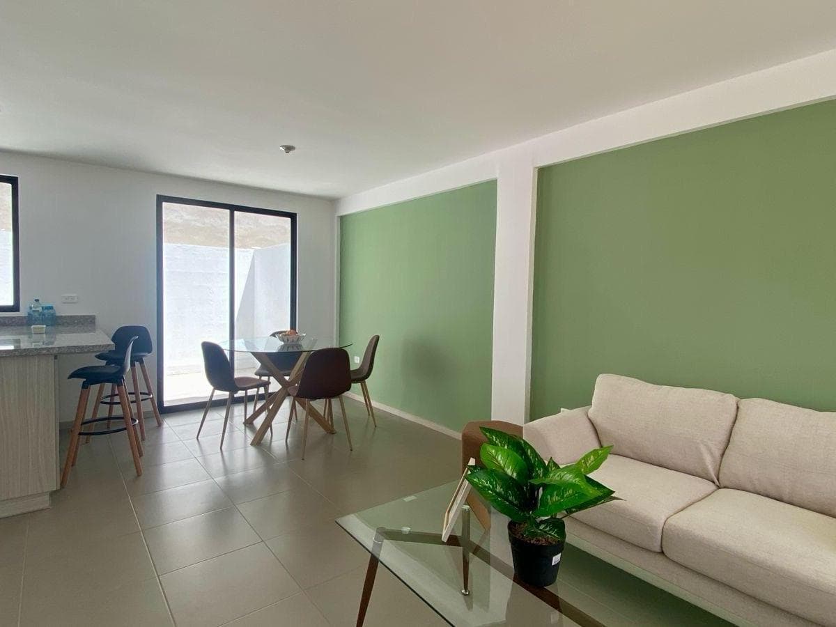 Venta casa a estrenar 3 dormitorios, sector Mitad del Mundo - 1