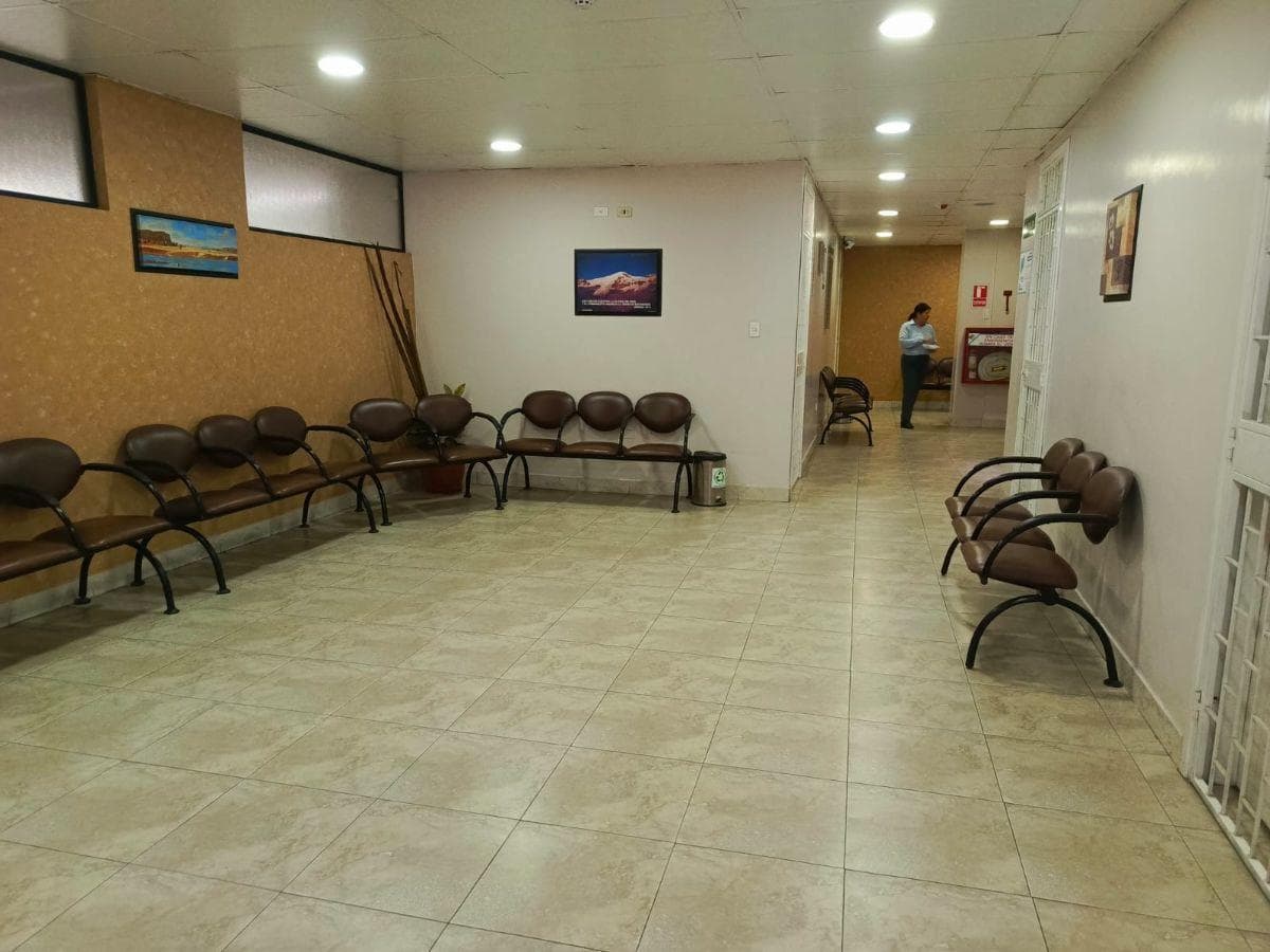 CONSULTORIO EN RENTA EN CLINICA. CENTRO DE AMBATO - 1