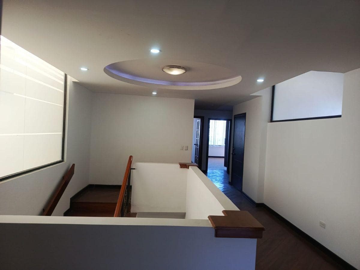 OFICINAS EN RENTA EN FICOA. AMBATO - 1