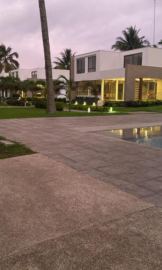Venta casa moderna amoblada, sector Cañaveral-Cojimíes- Manabí - 1