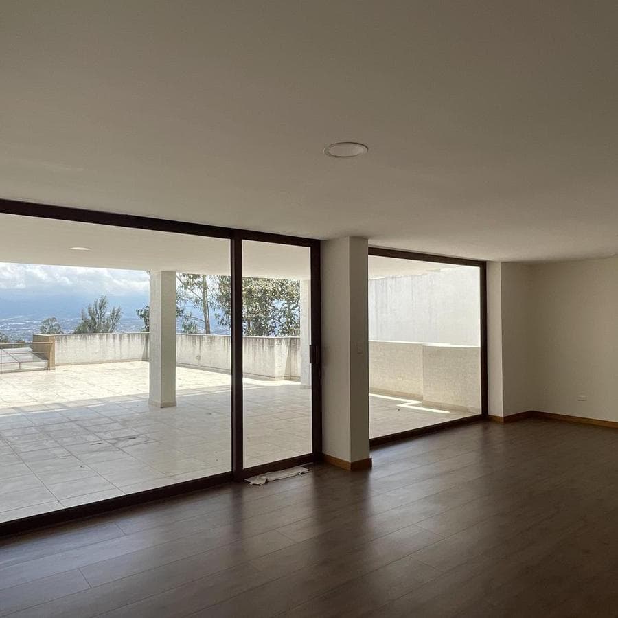 Venta amplio Departamento de 163m2 de 3 dormitorios en Nayón - 1