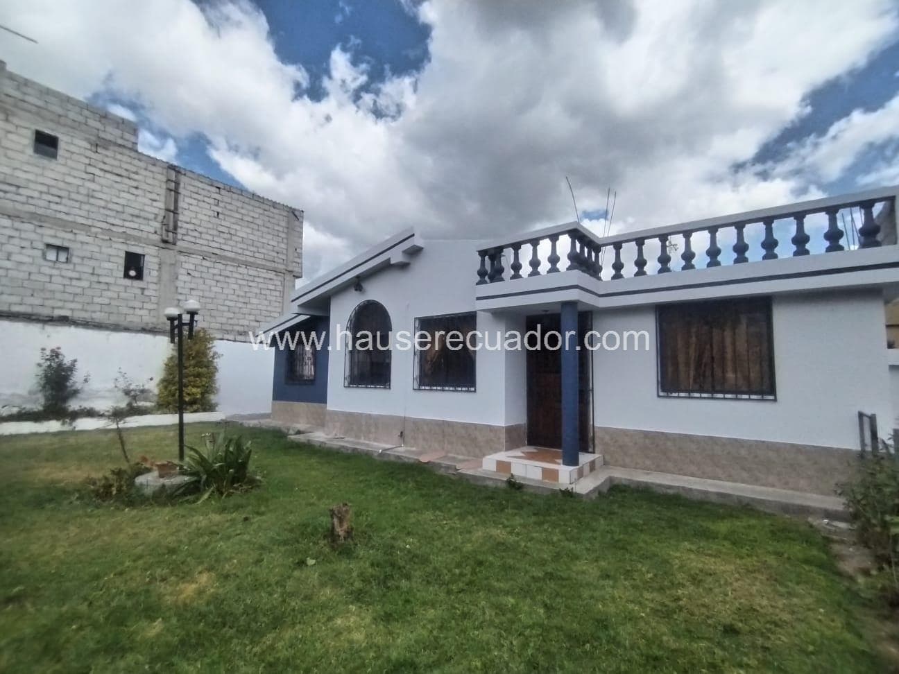 Rento Propiedad 1.000 m en vía principal de Guayllabamba. Alto tráfico y visibilidad garantizada. - 1