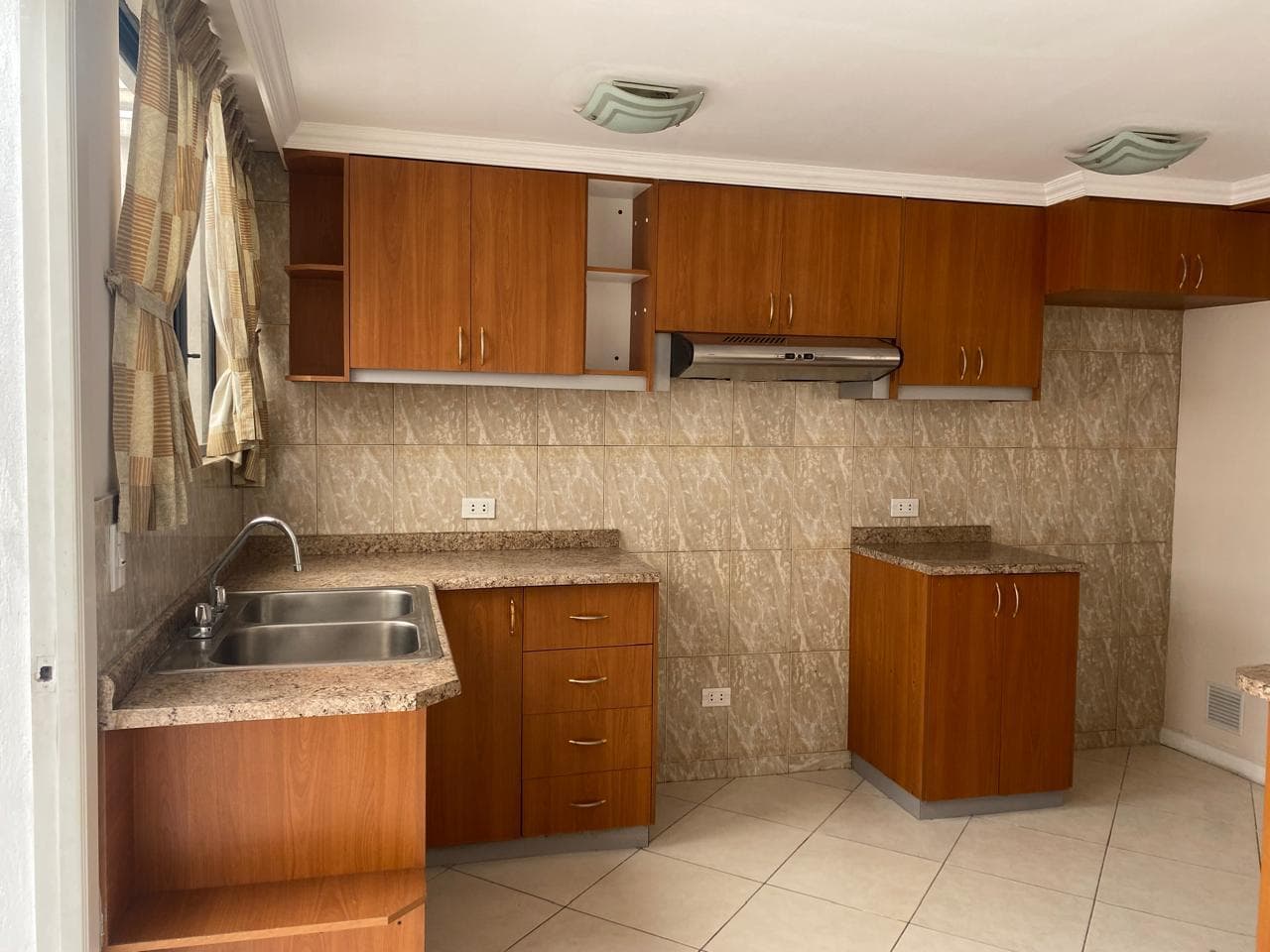 Casa en Venta Sector El Condado Barrio Santa Isabel - 1