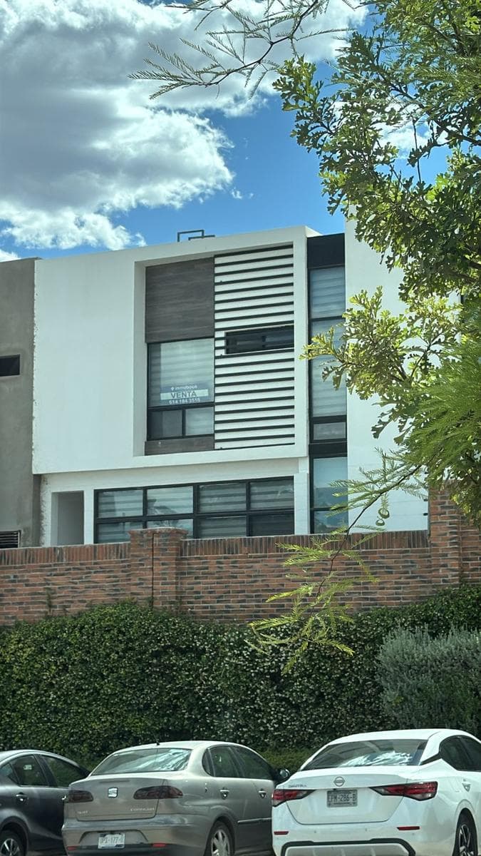 Casa en venta 4 rec. Una en planta baja, Altozano Chihuahua - 1