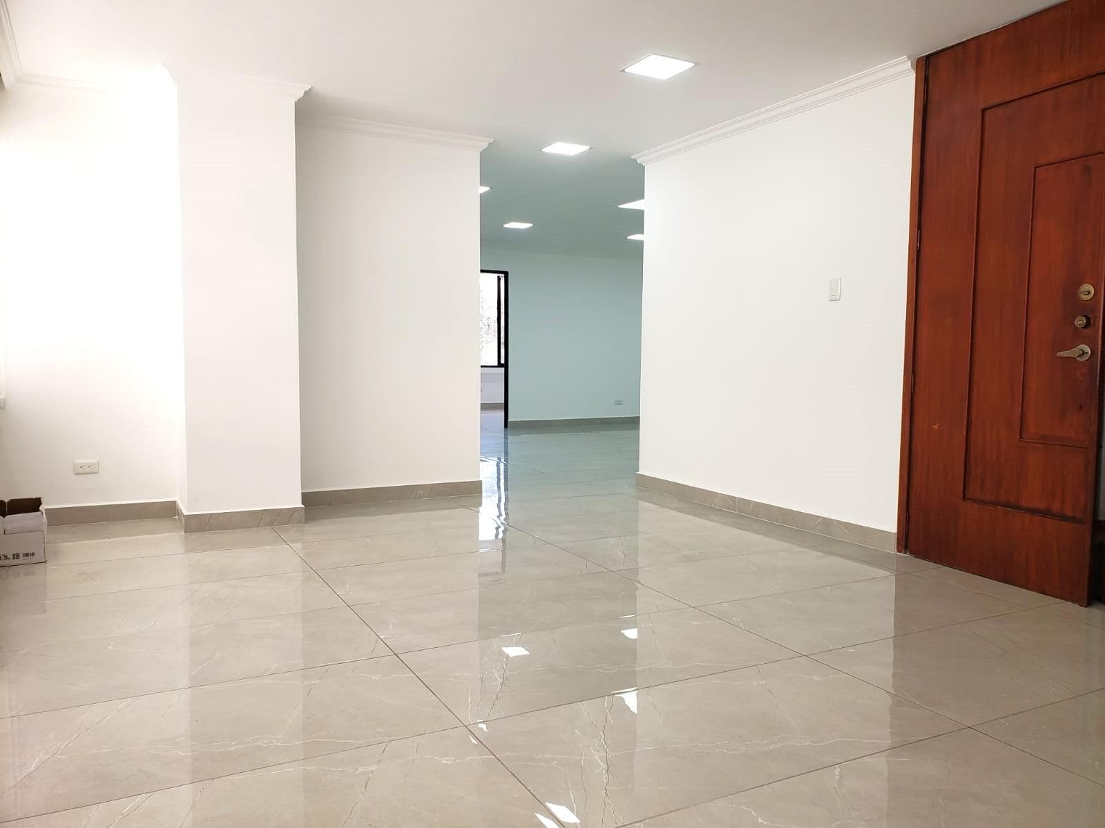 Oficina AV AMAZONAS Edificio Corporativo, FRENTE A PARQUE LA CAROLINA, cerca CEQ / RENTA O VENTA - 1