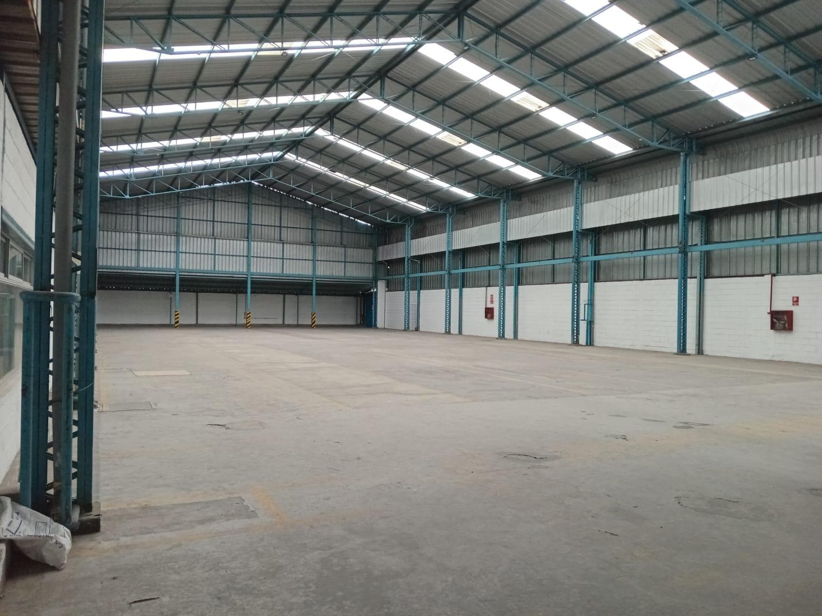 Bodega en Renta entrada Llano Grande 1500m2 - 1