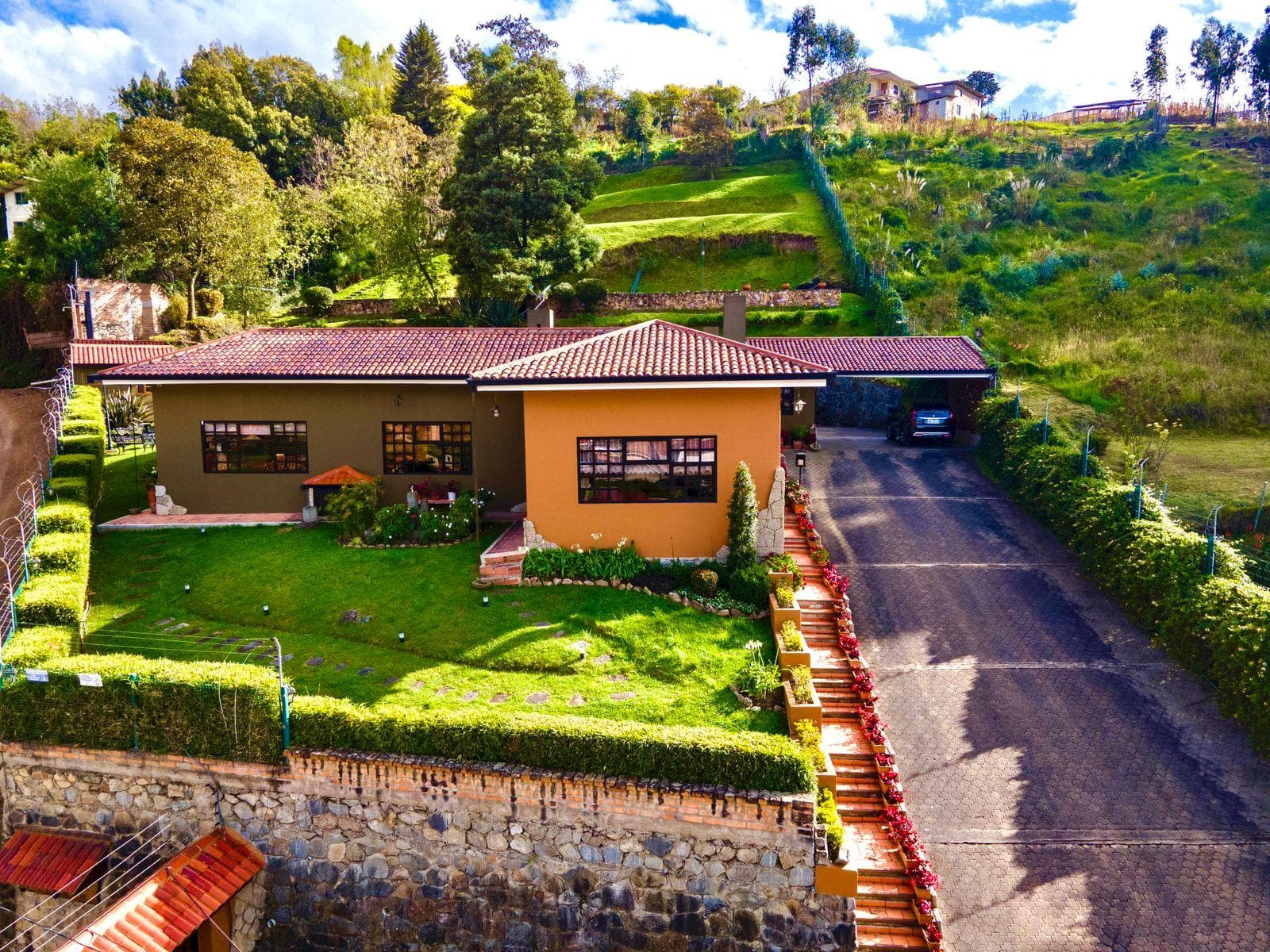 En Venta Lujosa Casa en Sayausi - 1