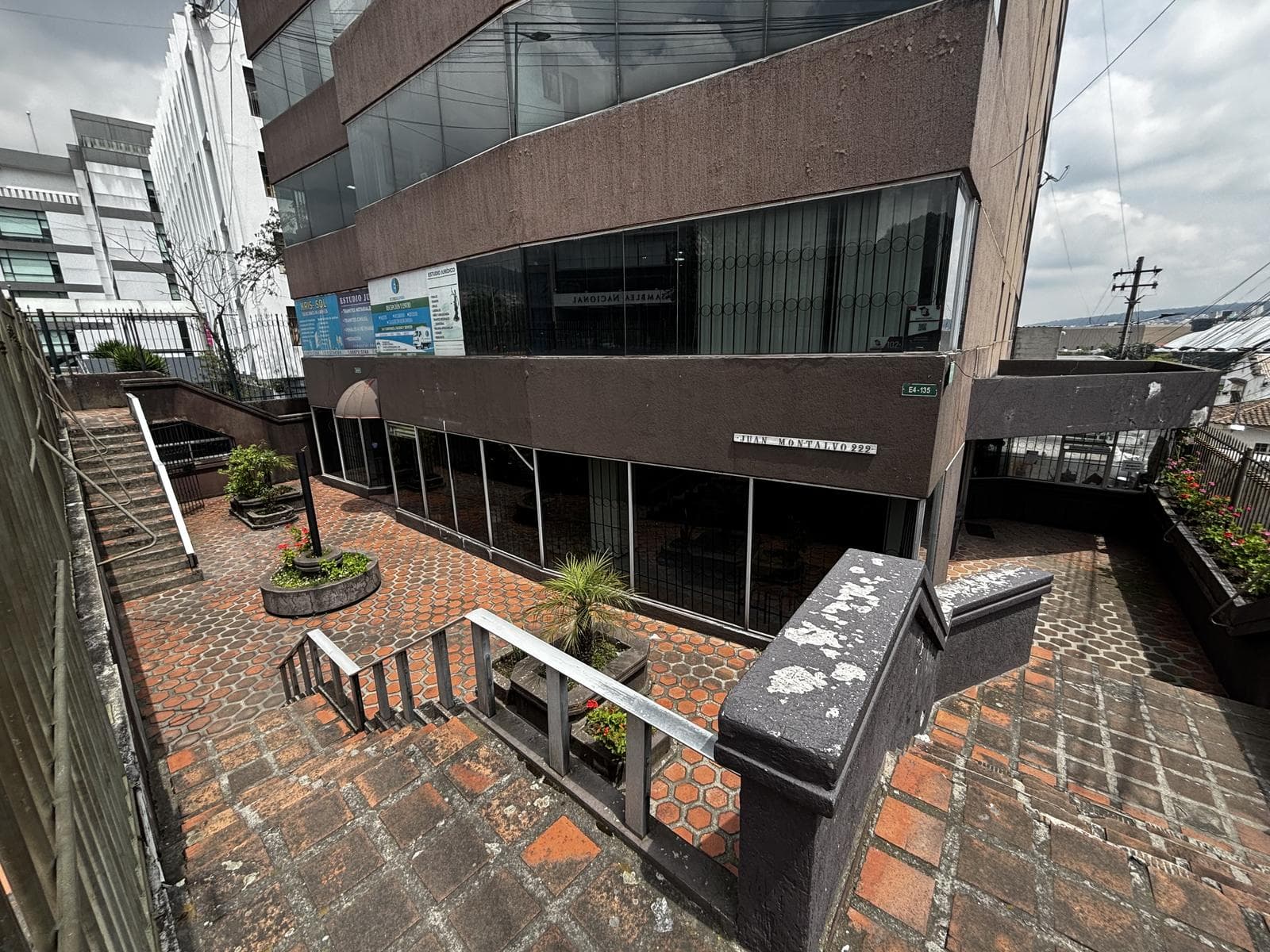 VENDO LOCAL COMERCIAL 200 M2 CENTRO DE QUITO OPORTUNIDAD - 1