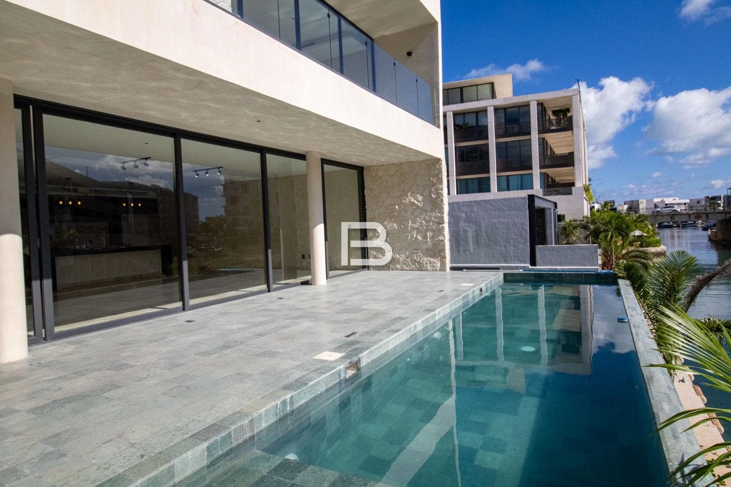 CASA EN VENTA EN LA MARINA PUERTO CANCÚN - 1