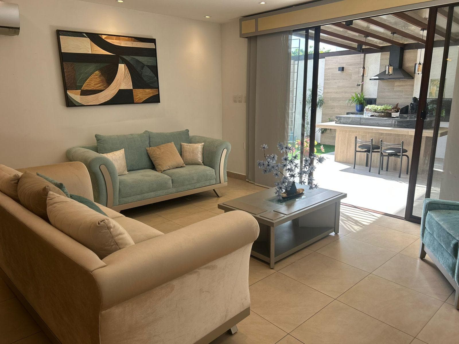 Venta de Departamento con 3 Habitaciones- Patio con pérgola - 2 parqueos Urb. Villas del Bosque.M.H - 1