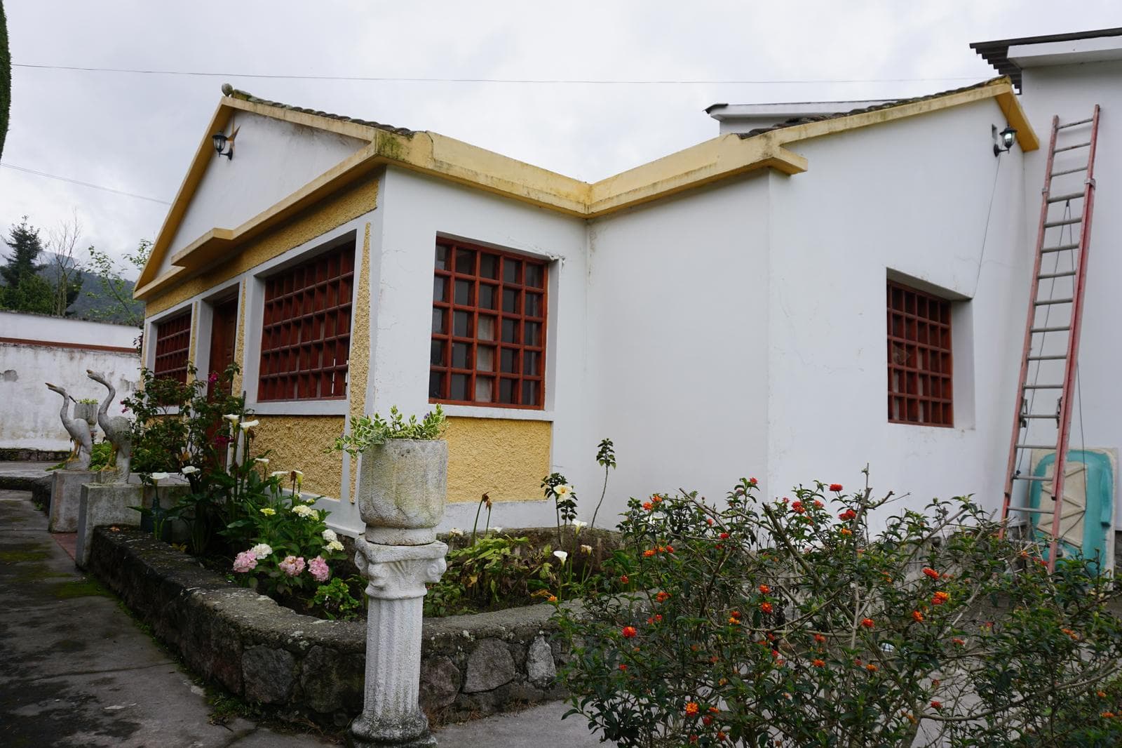Casa en arriendo en Calacalí, a un minuto del Parque Central - 1
