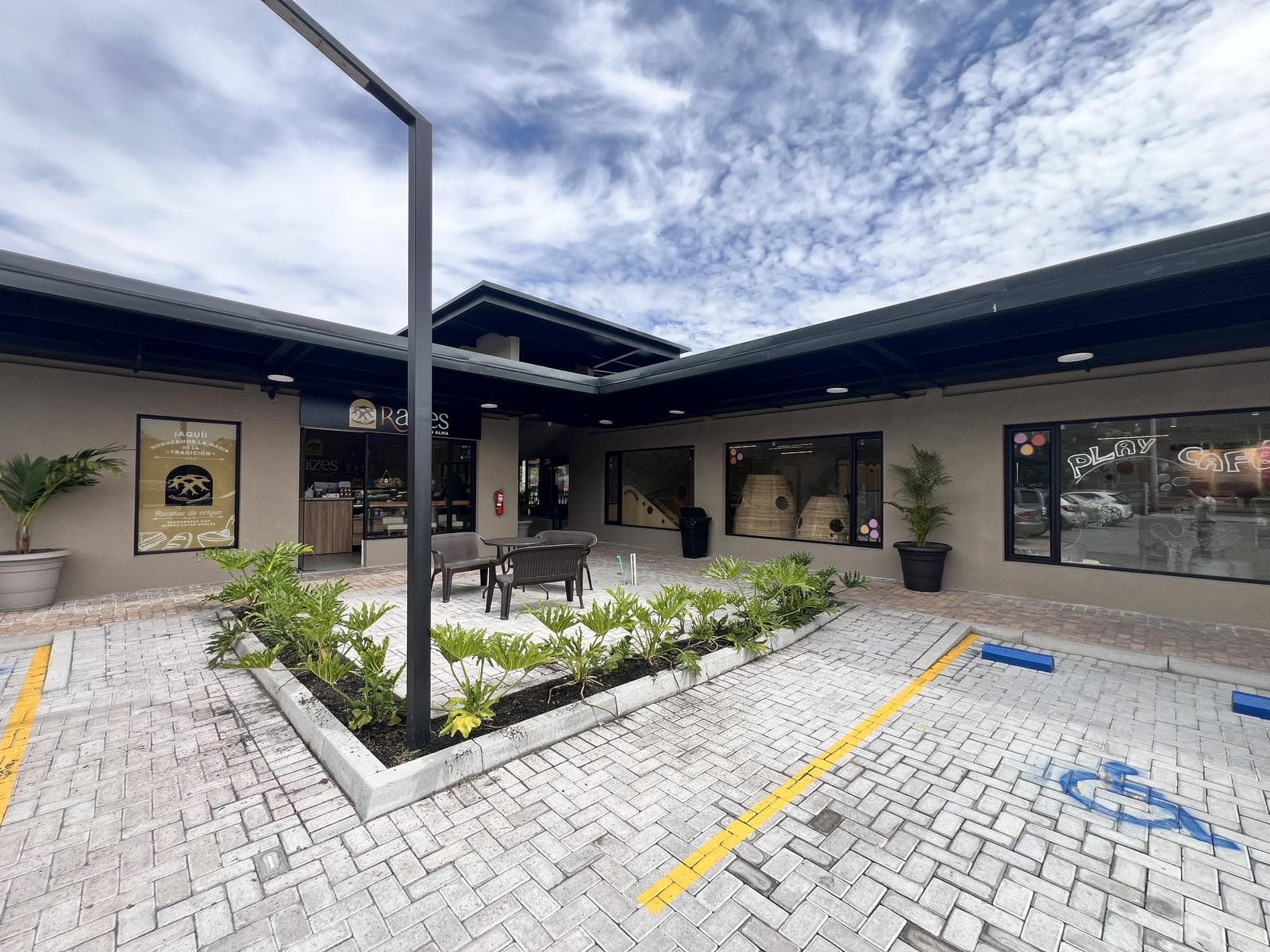 Local comercial disponible en Viva Plaza. Plaza lista en la mejor ubicación. Ruta Viva - 1