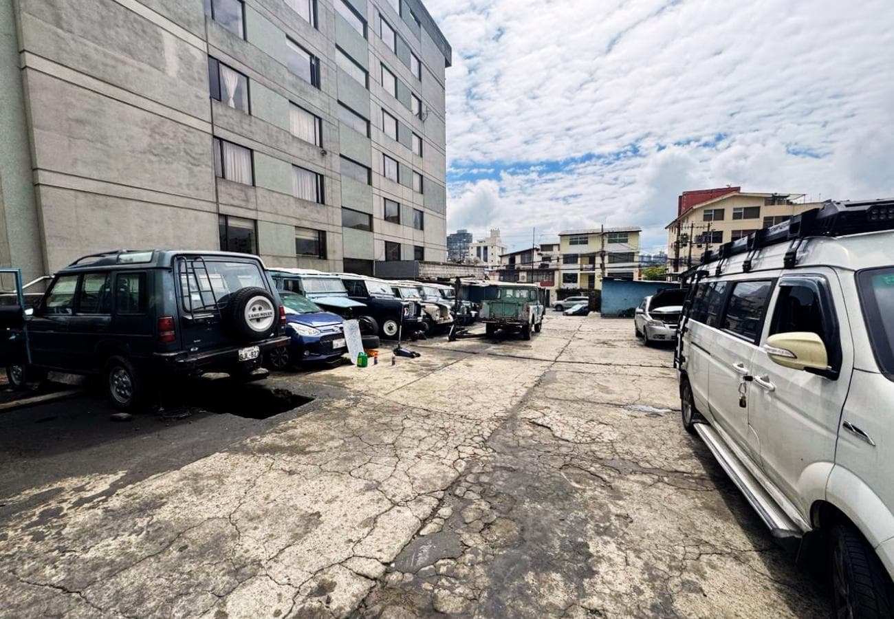 Terreno en venta en la Calle Inglaterra cerca de la Mariana de Jesus - 1