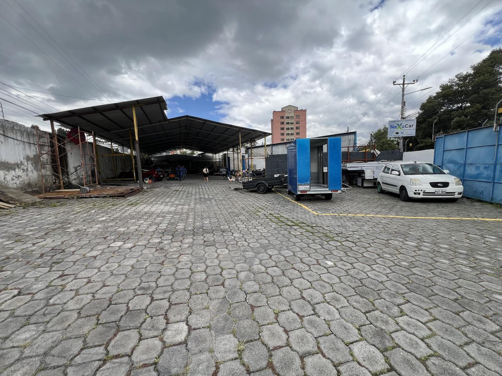 Terreno en alquiler de 900 m² al norte de Quito, ubicado sobre la avenida Eloy Alfaro, sector SOLCA.Terreno en alquiler de 900 m² al norte de Quito, ubicado sobre la avenida Eloy Alfaro, sector SOLCA. - 1
