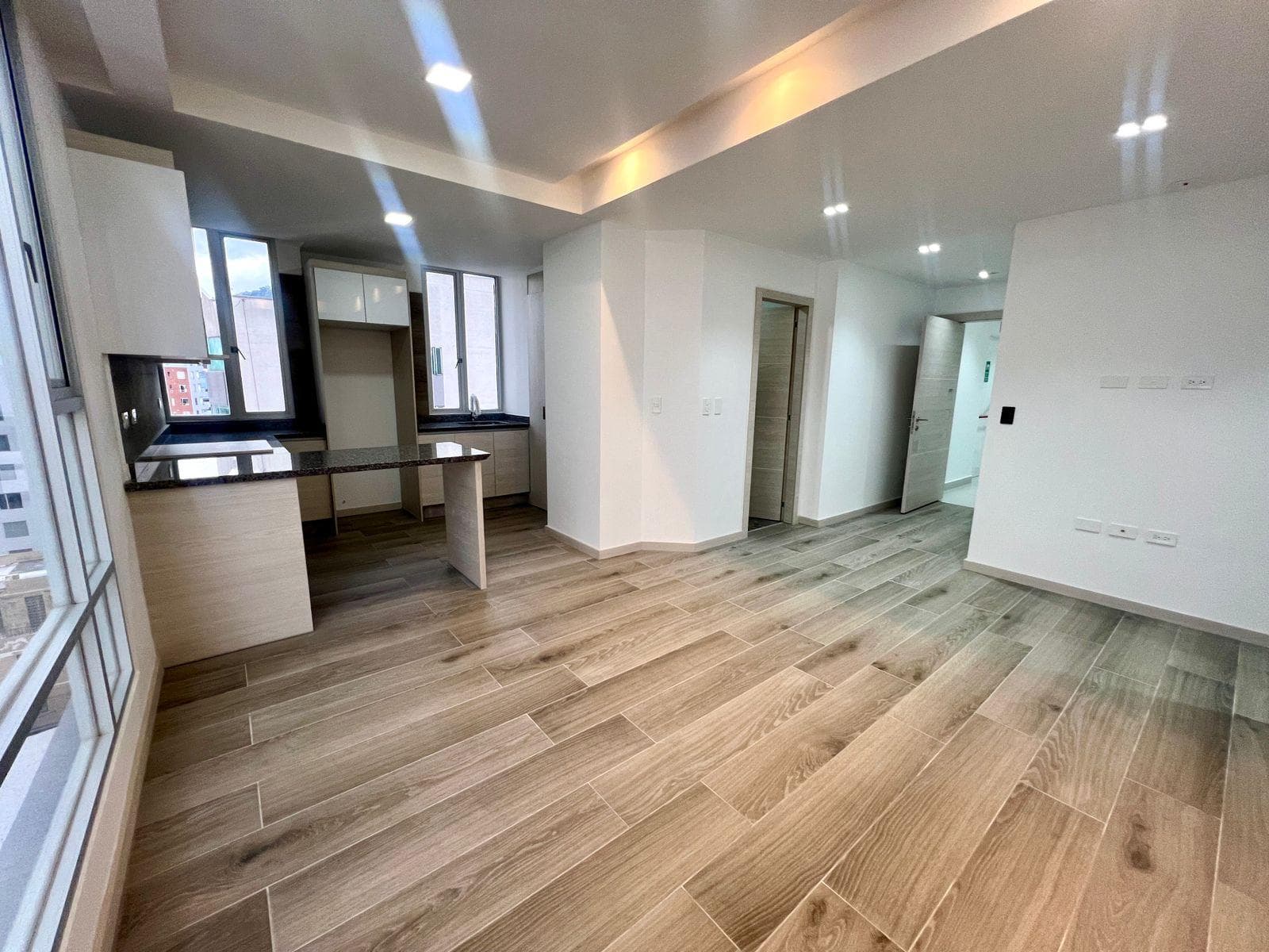MV - SECTOR LA CAROLINA, EN VENTA SUITE A ESTRENAR 54,07M2 - 1