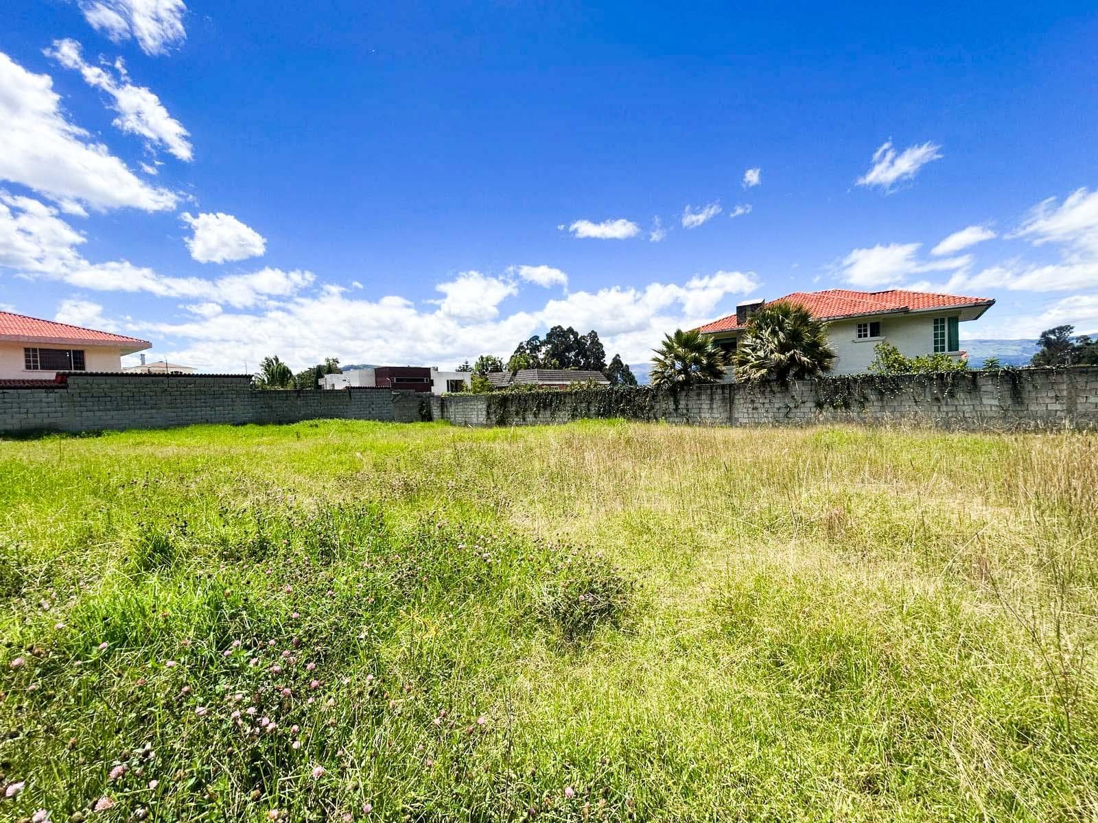 Venta de terreno, Sector Conocoto cerca supermercado Santa María - 1