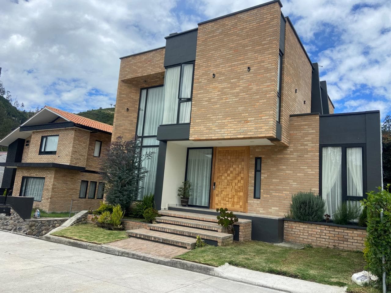 CASA EN VENTA, URBANIZACION, NARANCAY - 1