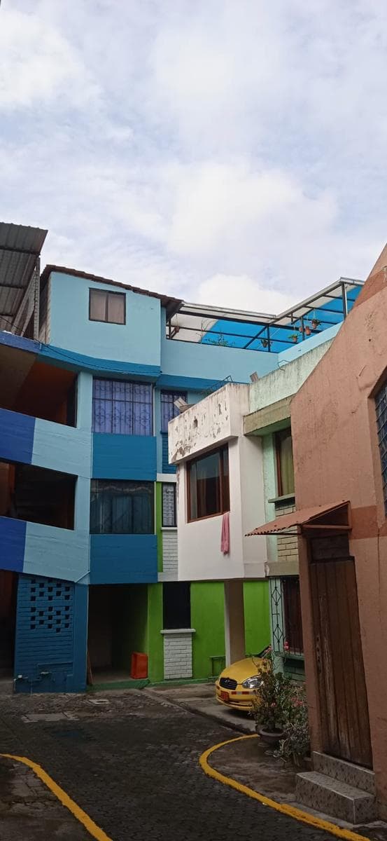 Departamento en Venta en Chillogallo 2 Habitaciones con Terraza Privada y Parqueadero - 1