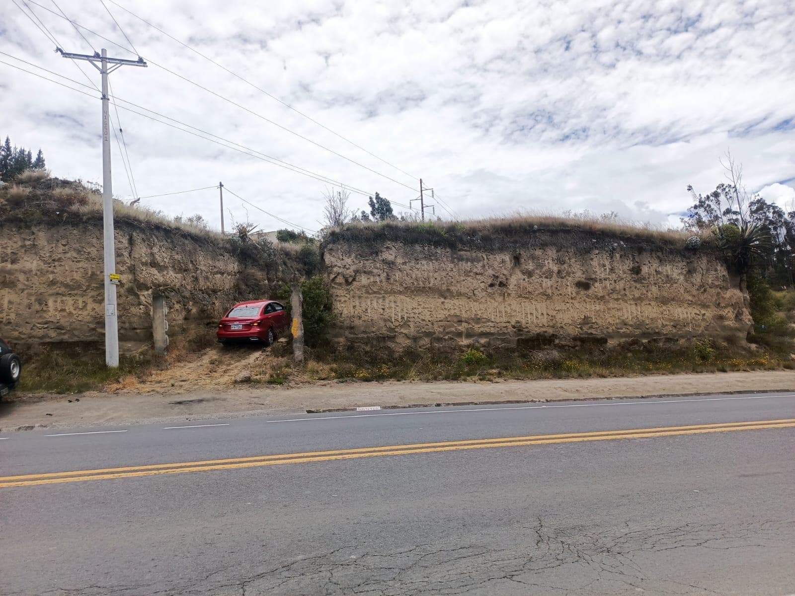 TERRENO EN VENTA EN TISALEO. TUNGURAHUA A LA AVENIDA - 1