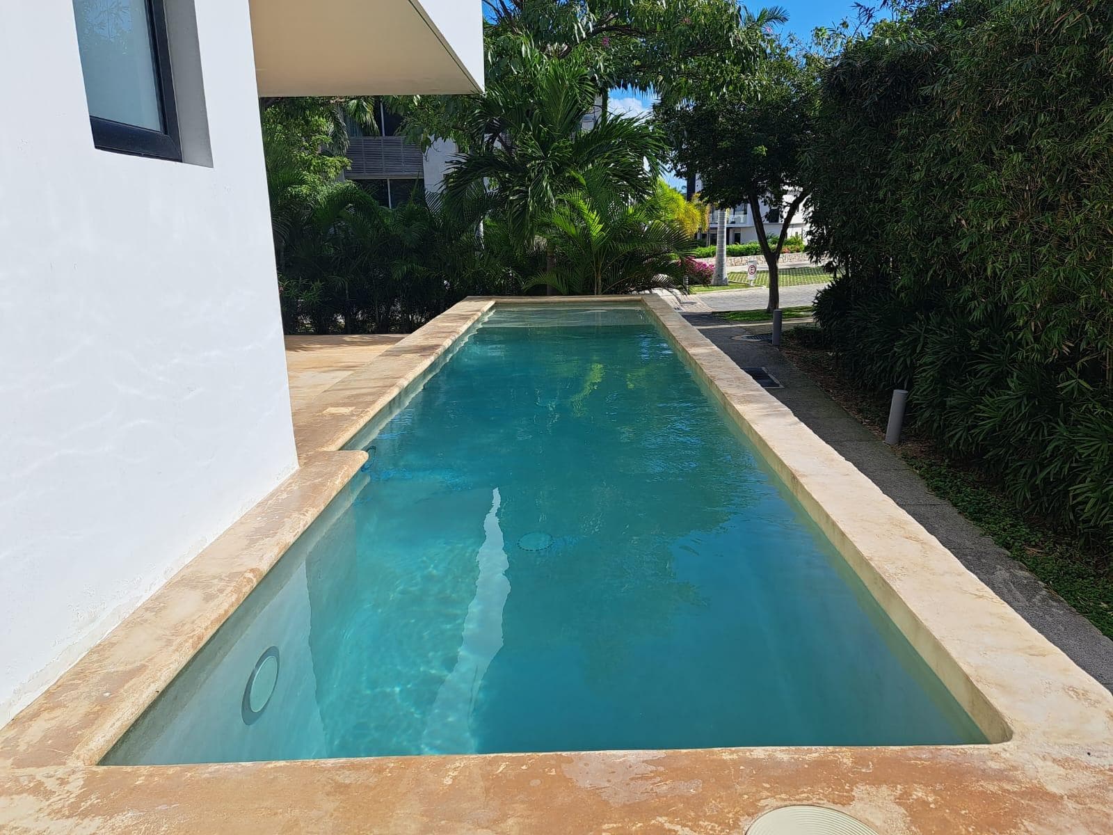 Espectacular Residencia: Vistas Impresionantes a la Marina en Comunidad Exclusiva - 1
