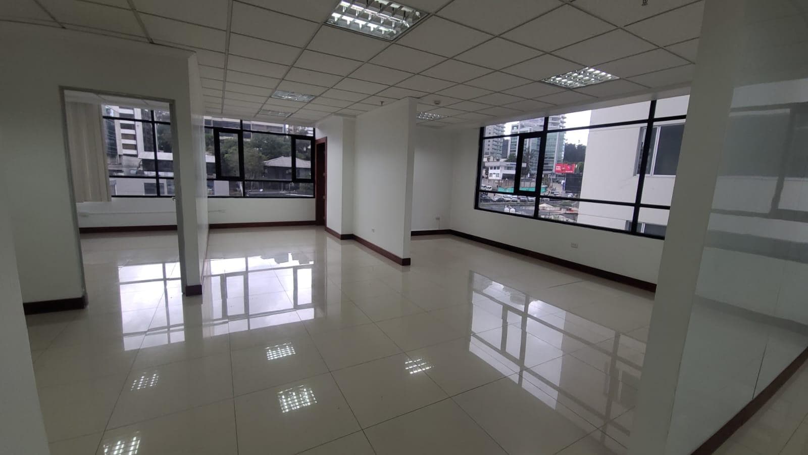 OFICINA EN RENTA 103 M2 2 PARQ LA CORUÑA Y ORELLANA - 1