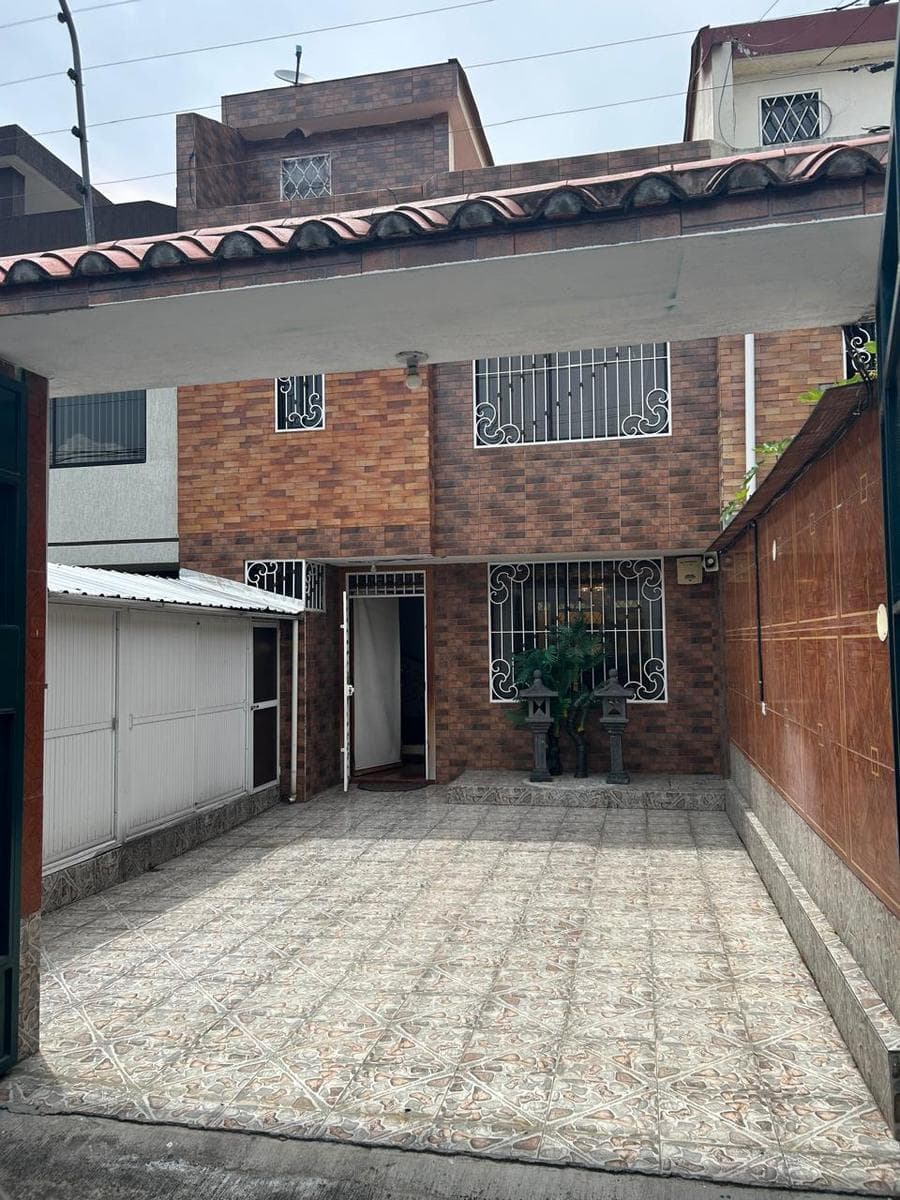 Casa 176m Sector La Armenia Conocoto Diseño Funcional y Plusvalía - 1