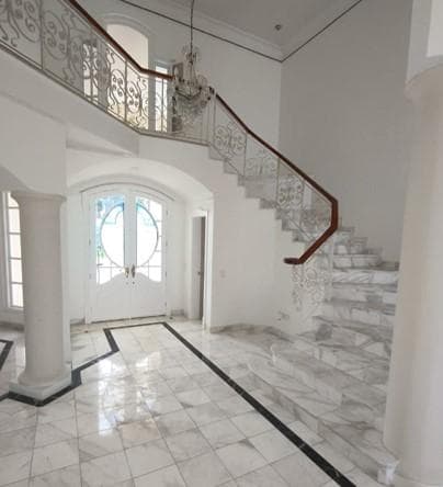 Se alquila Casa de 4 dormitorios c/u con baño, master en PB y piscina en Urb. La Puntilla - 1
