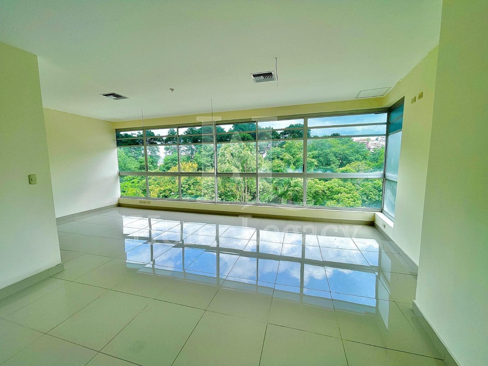 Venta de Oficina Corporativa en Zona Empresaria Kennedy Norte AA - 1