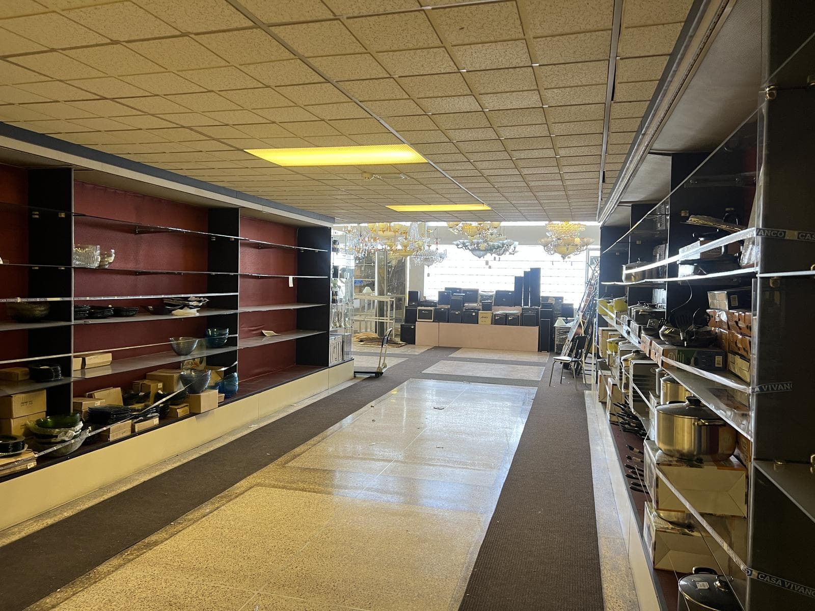 VENTA LOCAL COMERCIAL EN QUITO SECTOR AMAZONAS Y PEREIRA - 1