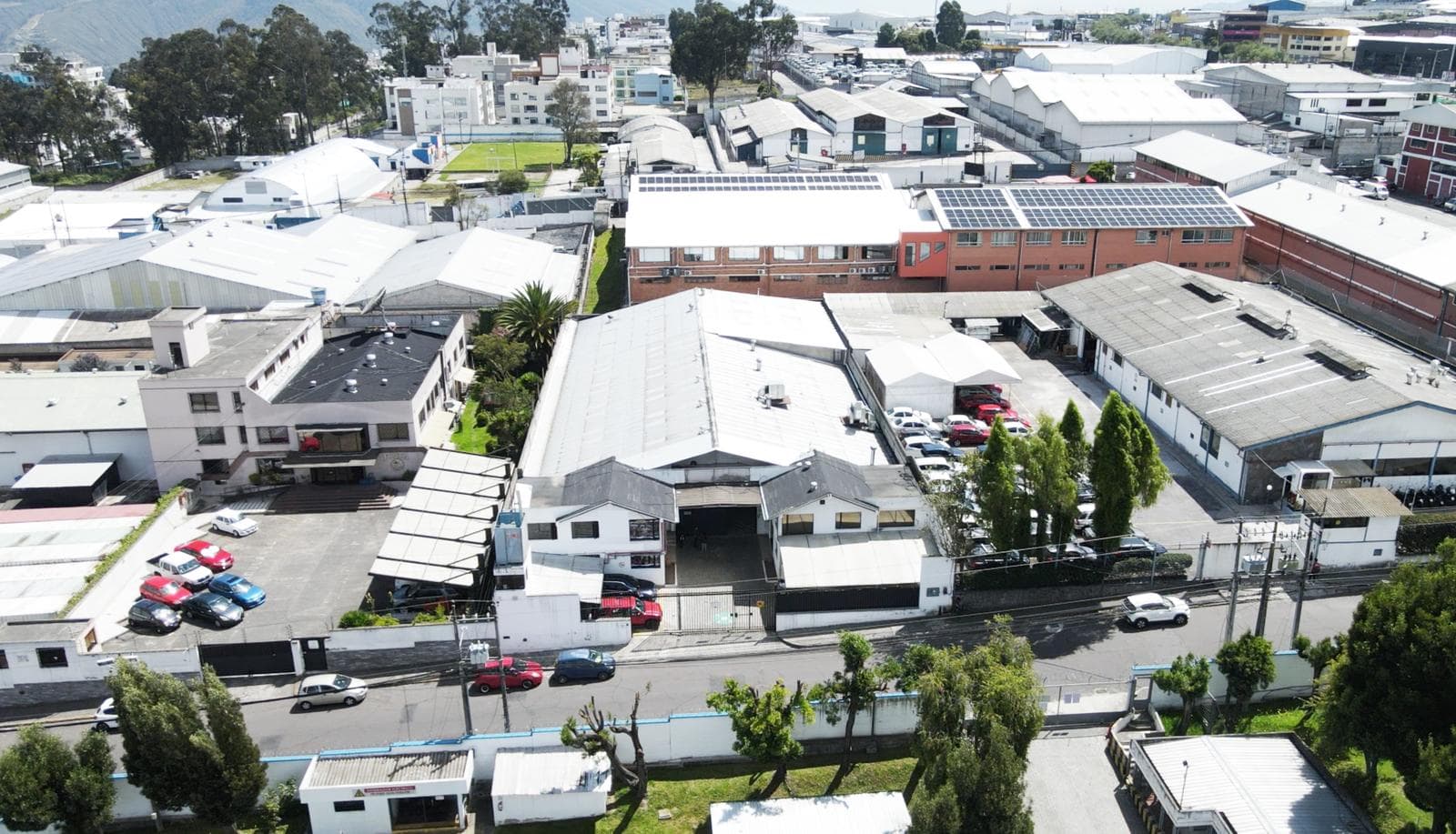 GALPÓN más OFICINAS a la VENTA en CARCELÉN INDUSTRIAL - 1