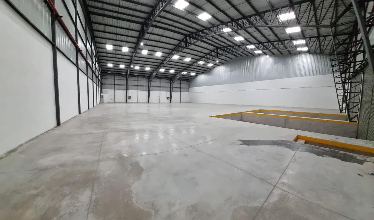 Bodegas de entre 80 a 100 metros cerca del aeropuerto y vías principales PR - 1