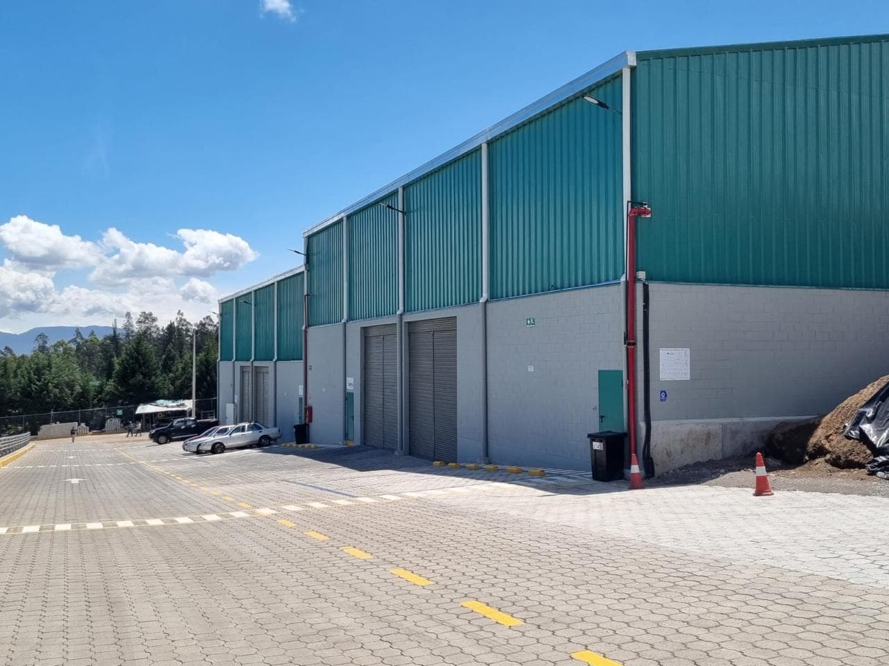 Bodega de renta 450 m2 , muy buena ubicacion Pifo seguridad y buenas vías PR - 1