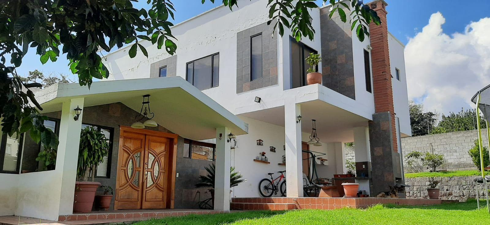 Hermosa casa en Tumbaco la Cerámica.....excelente ubicación - 1