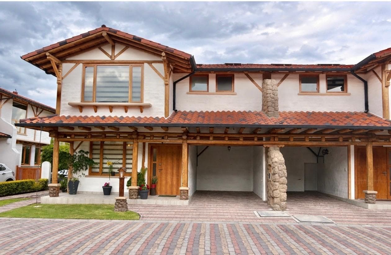 VENTA HERMOSA CASA NUEVA - 3 DORMITORIOS - ESTUDIO - SALA DE ESTAR- SANTA ROSA - TUMBACO - 1