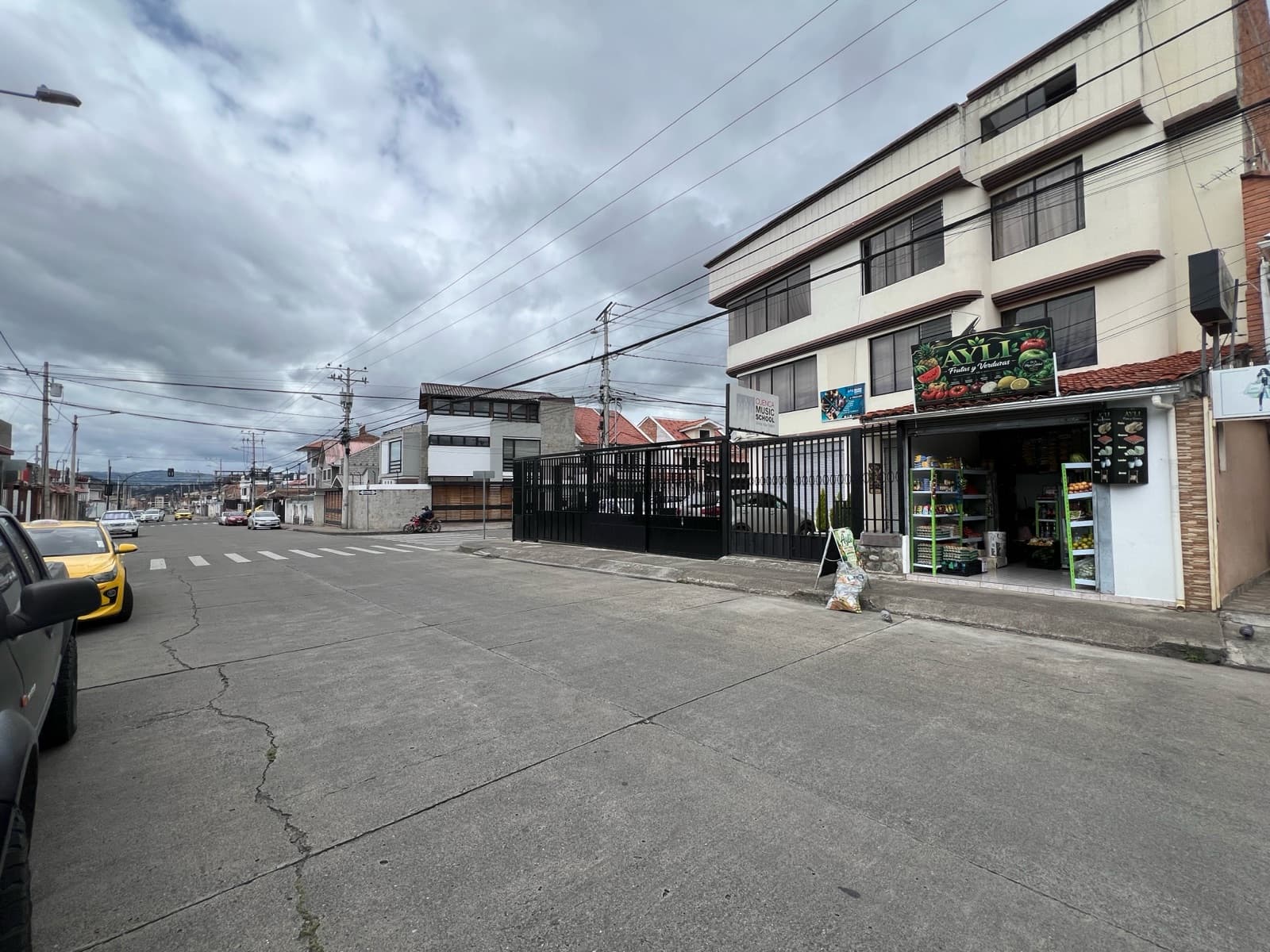 Amplio Local Comercial En Renta Alfonso Moreno - Cuenca - 1