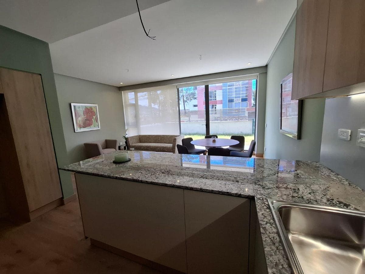 Suite con 65 m² construidos, 1 habitación , baño y medio en venta en Cumbayá - 1