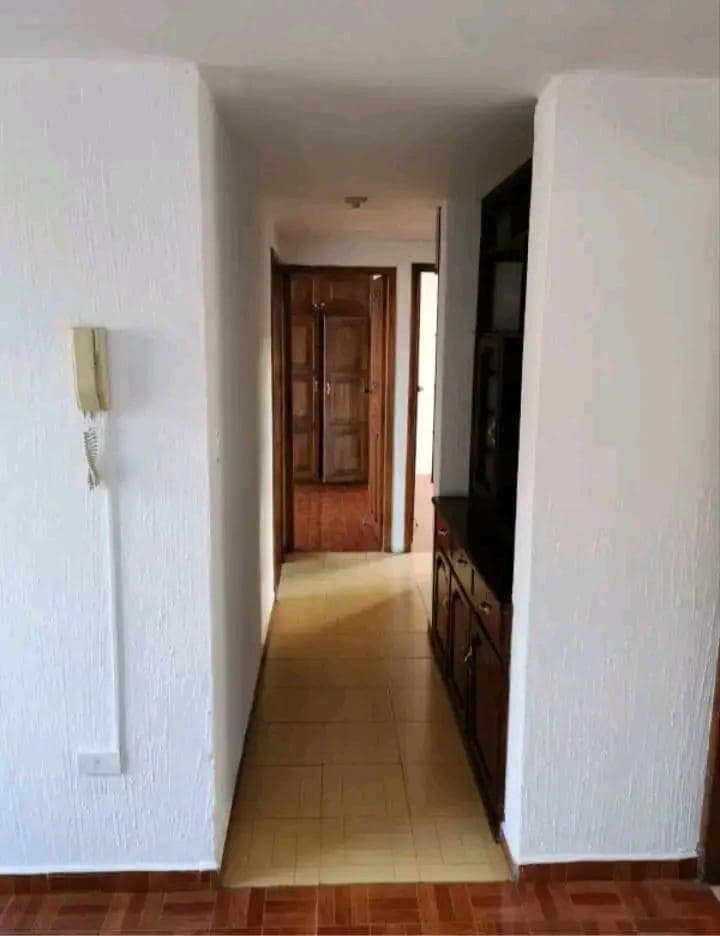 Departamento en venta con parqueadero en el Sector de en Solanda - 1