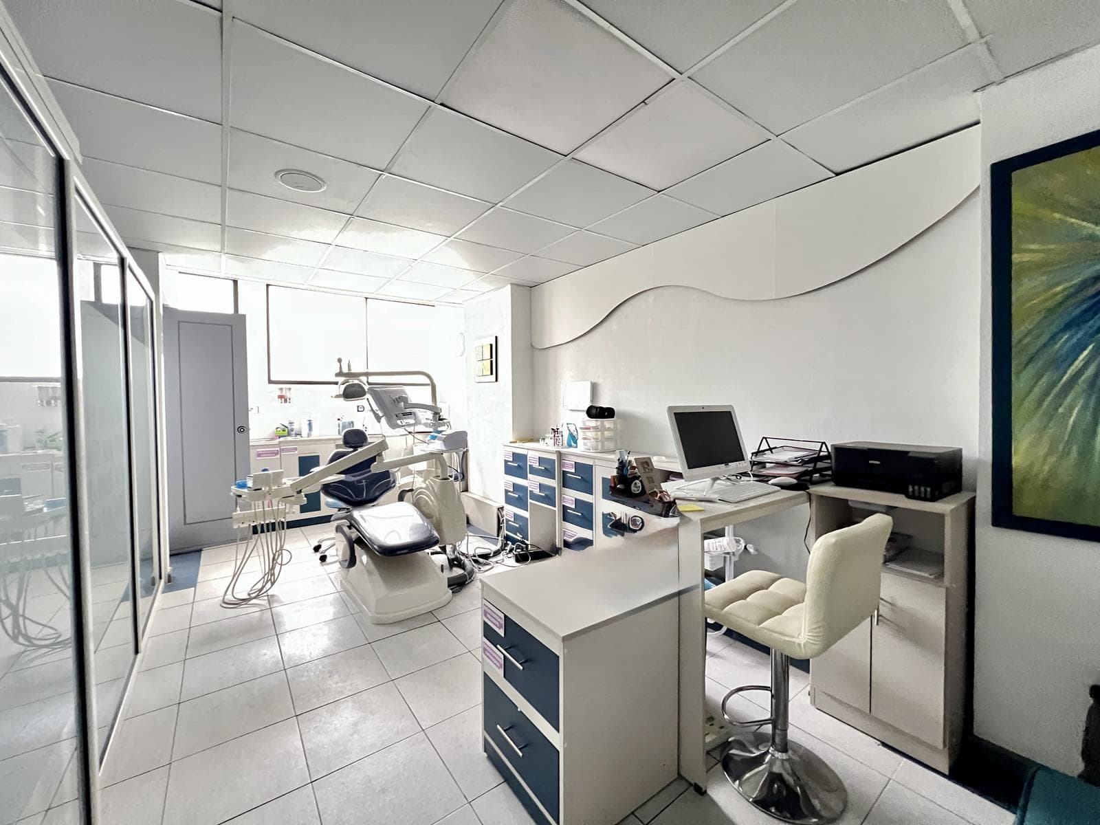 Consultorio Dental completo en Venta en Cuenca - 1