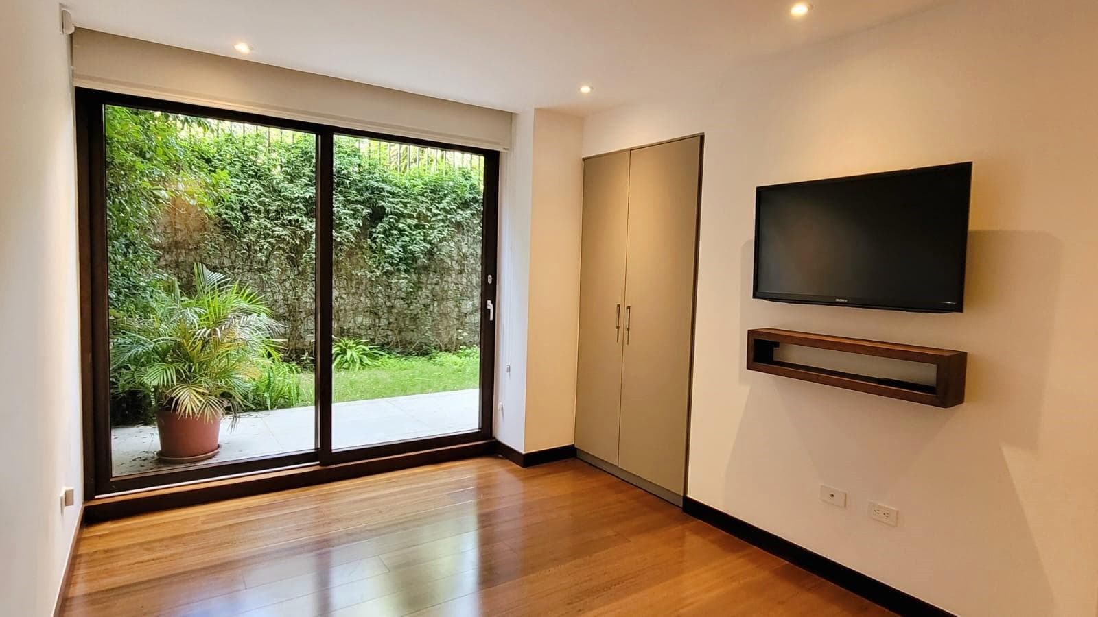 Venta Departamento 2 dormitorios 94m² con Jardín y Terraza, Edfc. SYRAH por Londoño Arq. - 1