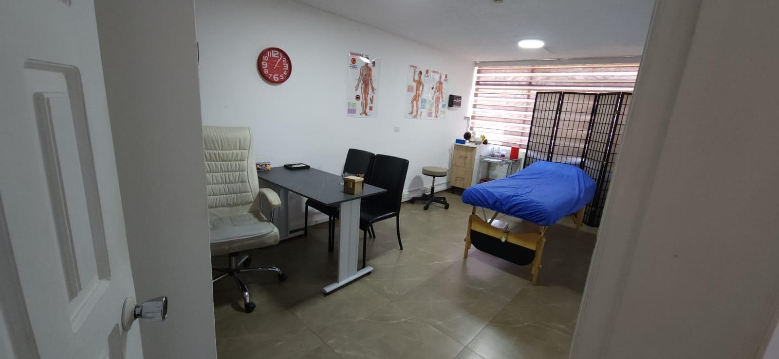 Consultorio de arriendo en Cumbayá sector la Primavera - 1