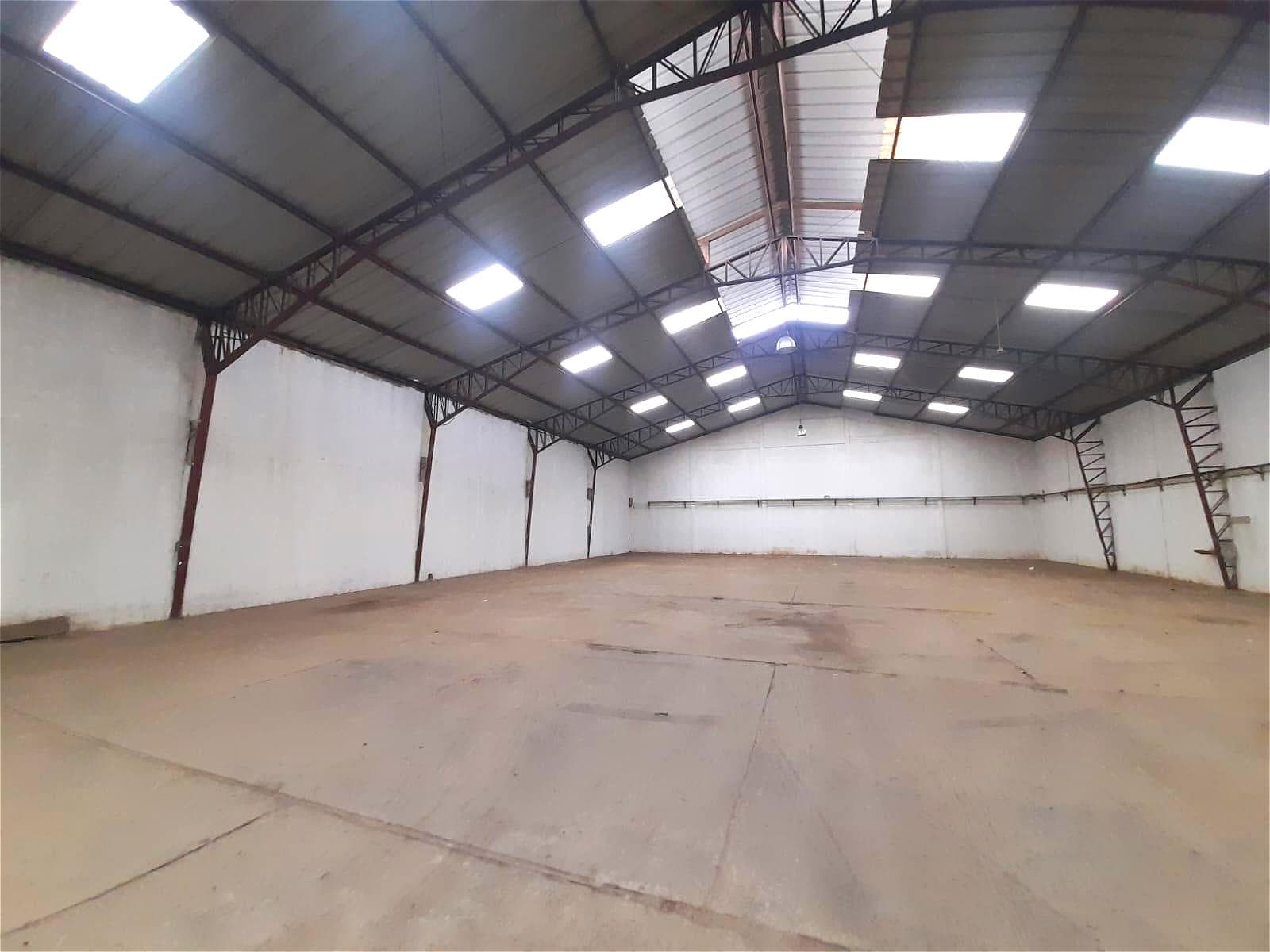 ALQUILER DE GALPON INDUSTRIAL DE 640 M2 OFICINAS - 1