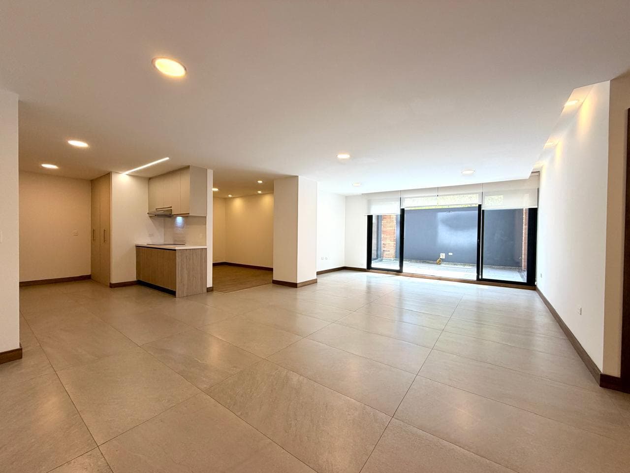 En Venta Departamento Nuevo Sector Avenida Ordoñez Lasso - 1