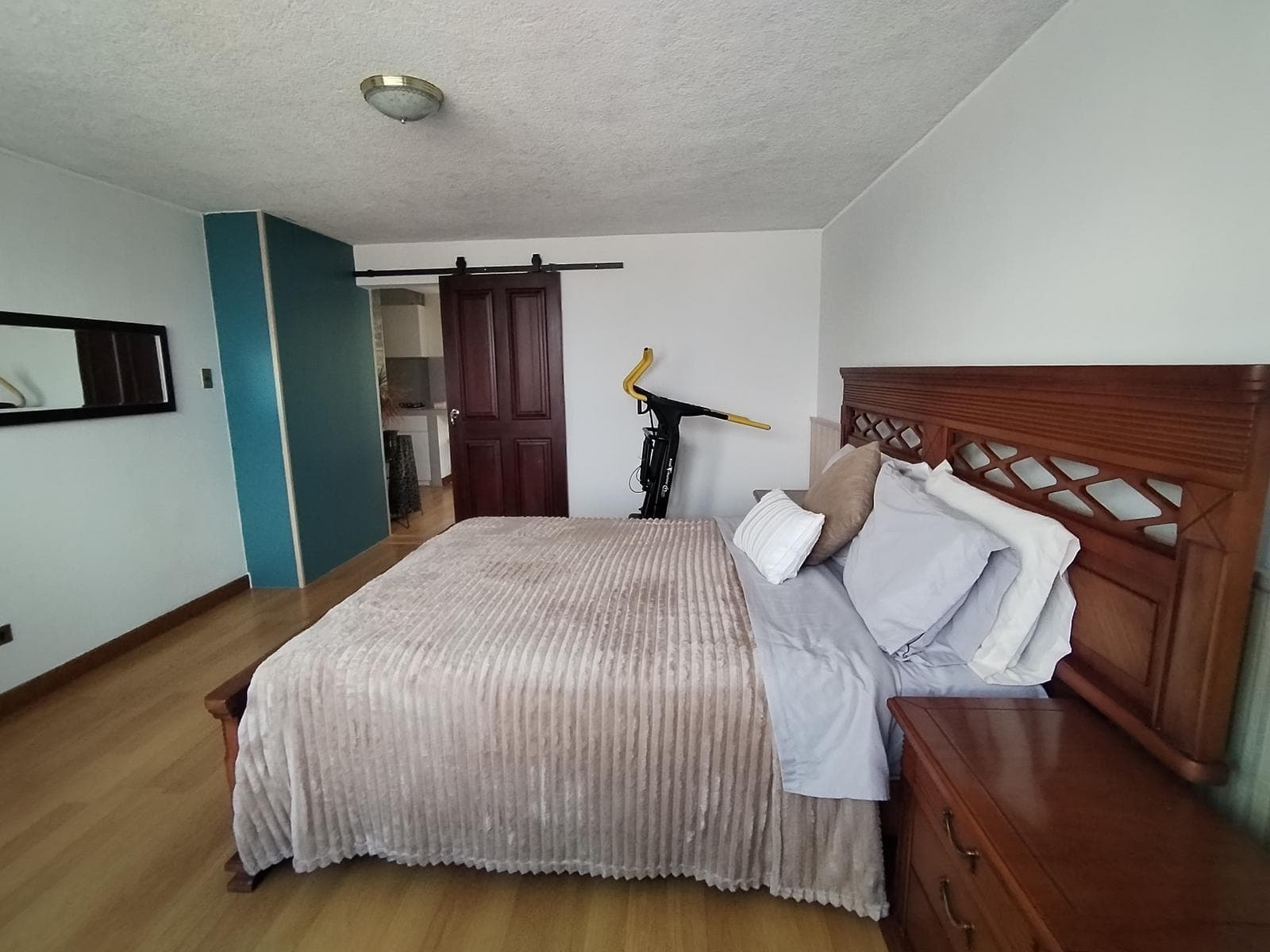 Suite amoblada de arriendo con terraza, excelente ubicación sector Pinar Bajo - 1