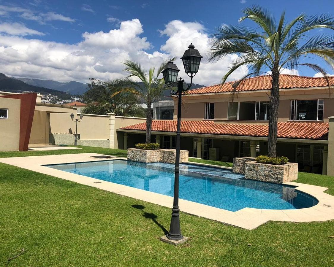 CUMBAYA CASA EN VENTA EN URBANIZACION PRIVADA - 1