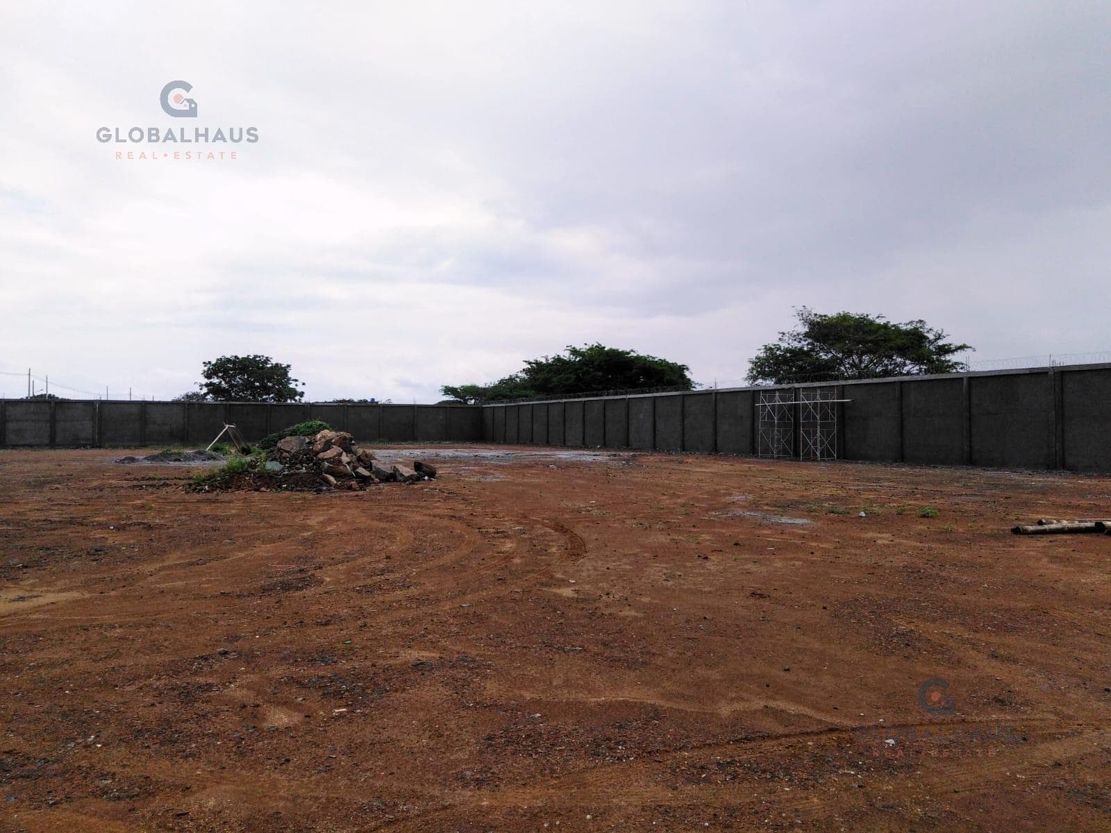 Venta de Terreno Cerrado en Via Duran, Boliche de 4.970mt2 K.R. - 1