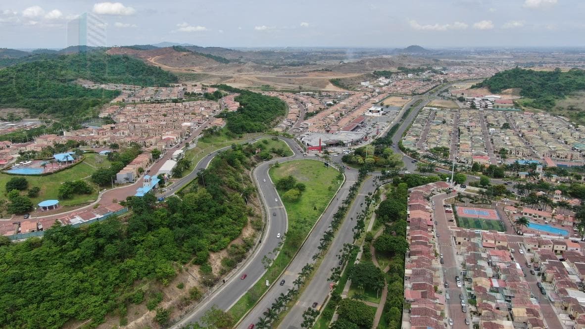 ALQUILER TERRENO COMERCIAL SECTOR PIAZZA VILLA DEL REY - 1